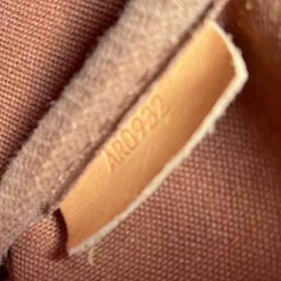 Louis Vuitton Saumur 35 Authentic 90'S Vintage Monogram Crossbody with COA - Picture 15 of 16